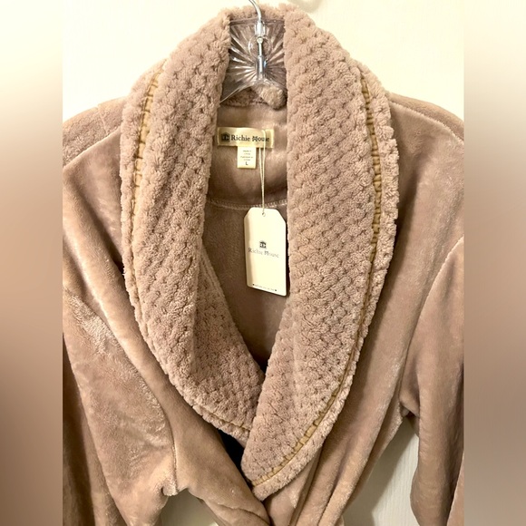 Richie House Other - NWT Richie House  Plush Wrap Long Comfort Robe